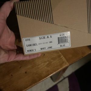 Women’s 8.5 shoes